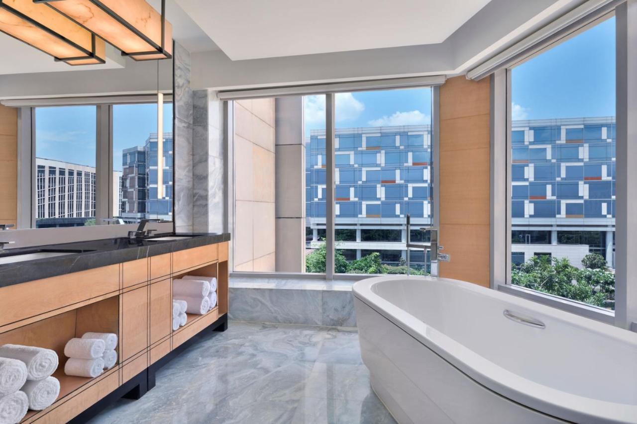 Luxury King Suite